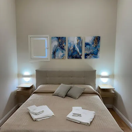 Apartment Mart *